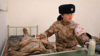 Chinese military doctors serve plateau border troops